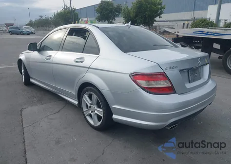 2009 Mercedes-Benz C 300 Luxury/Sport из США, поврежденный, VIN WDDGF54X29R063942